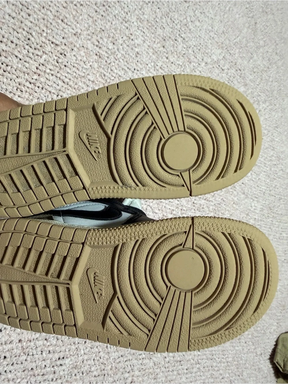 Nike sneakers top
